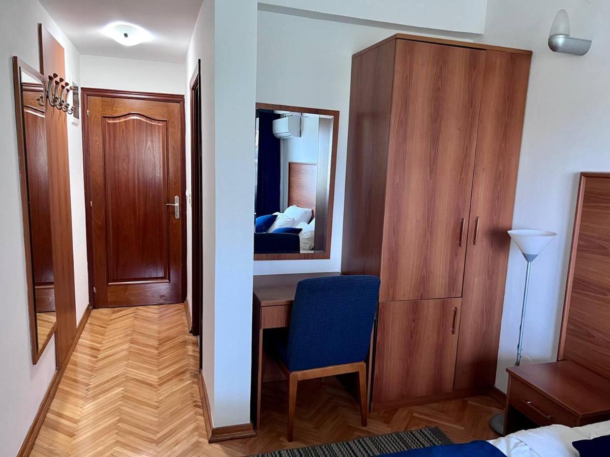 Hotel Ambasador Podgorica Exteriör bild