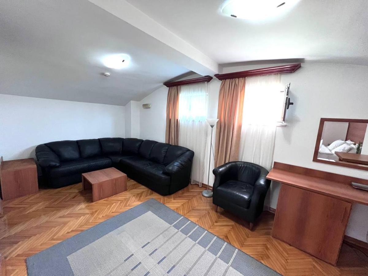 Hotel Ambasador Podgorica Exteriör bild