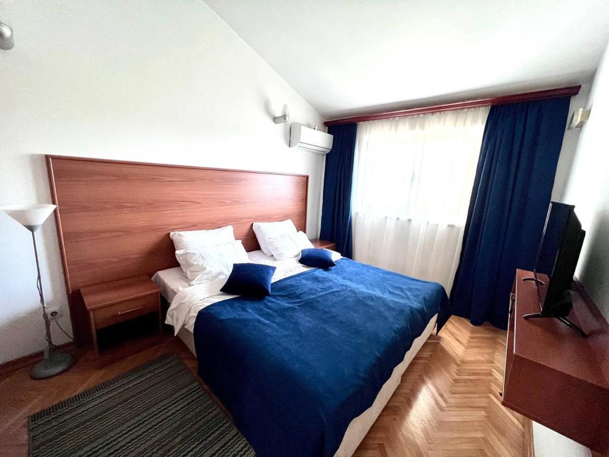 Hotel Ambasador Podgorica Exteriör bild