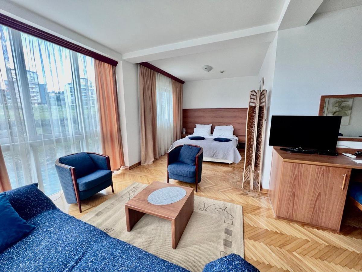Hotel Ambasador Podgorica Exteriör bild