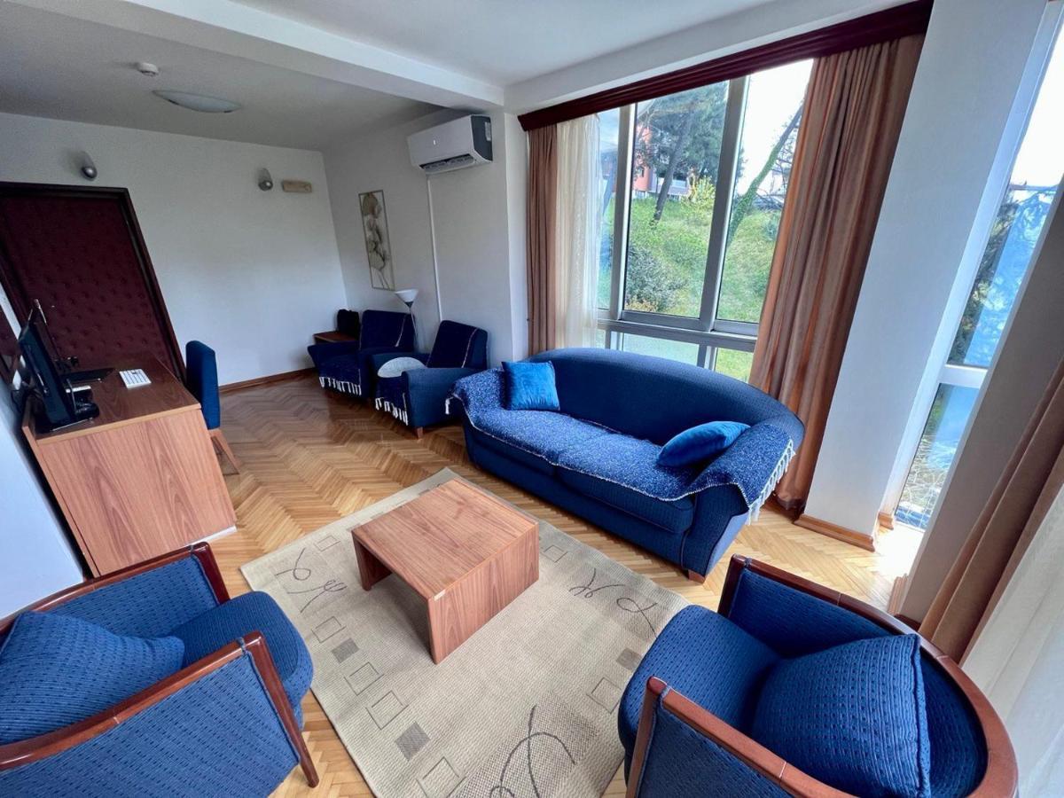 Hotel Ambasador Podgorica Exteriör bild