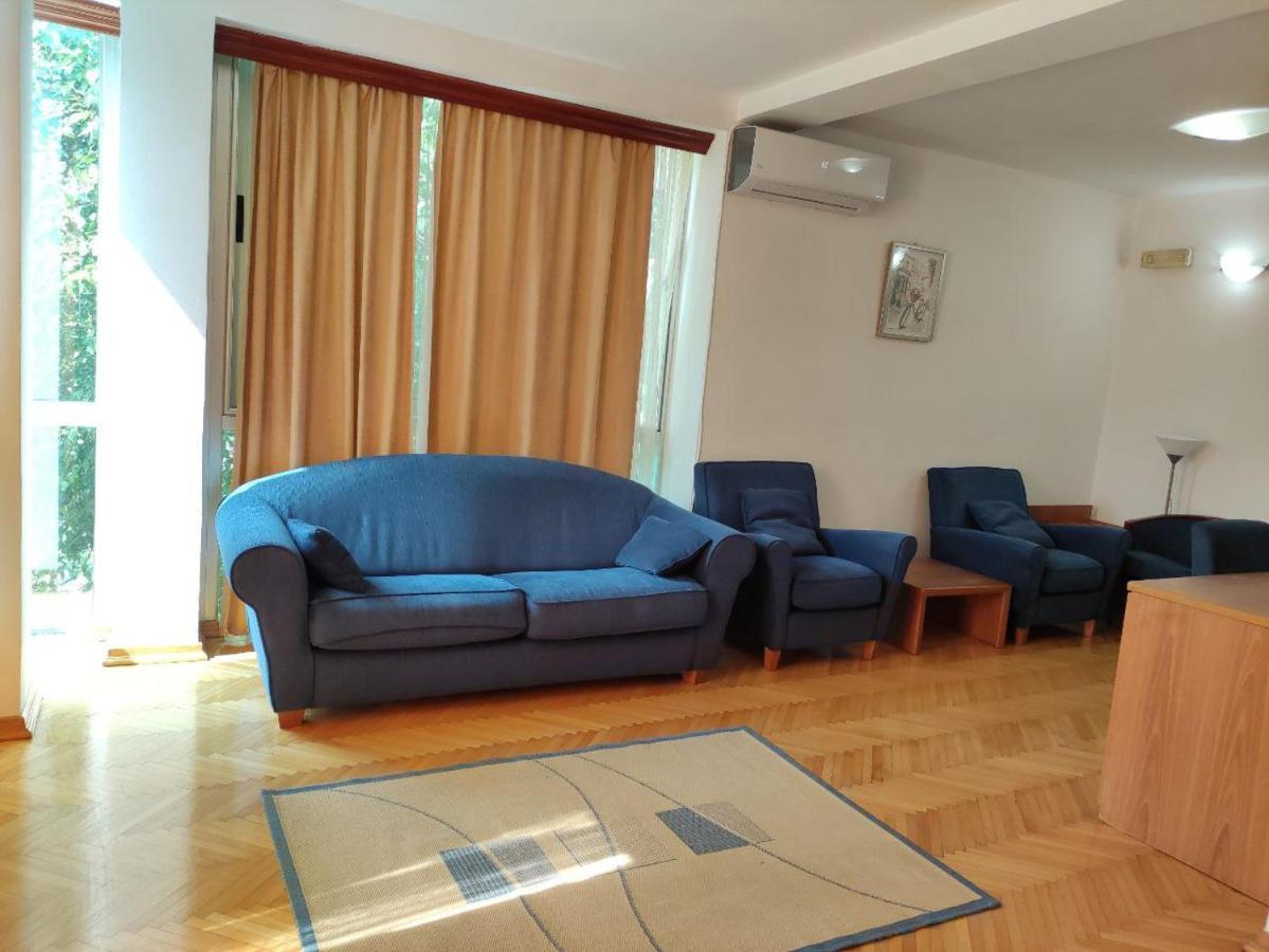 Hotel Ambasador Podgorica Exteriör bild
