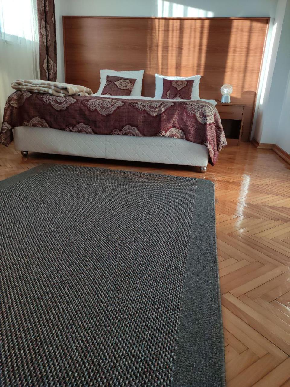 Hotel Ambasador Podgorica Exteriör bild