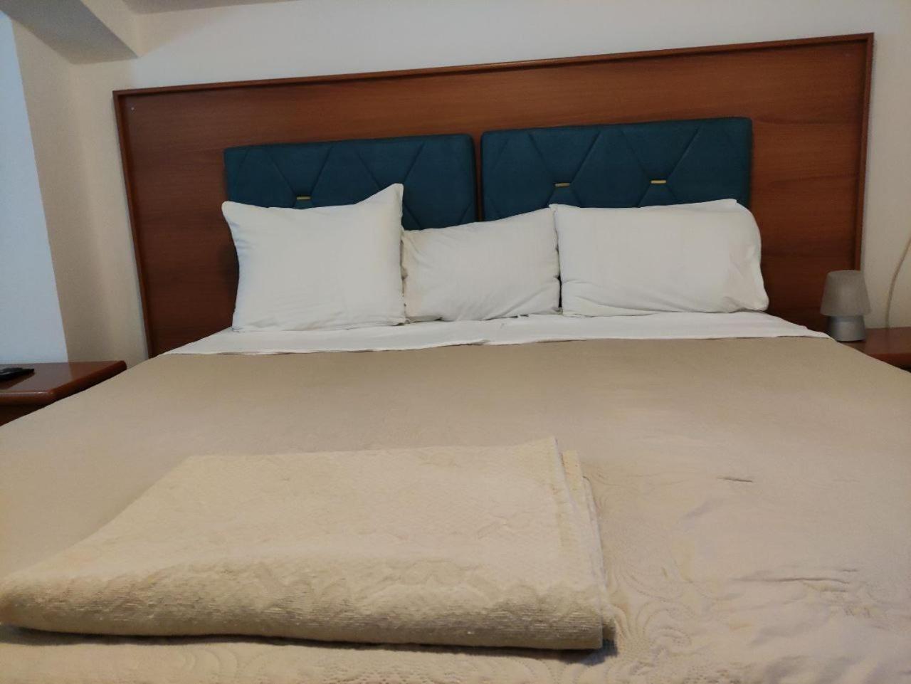 Hotel Ambasador Podgorica Exteriör bild