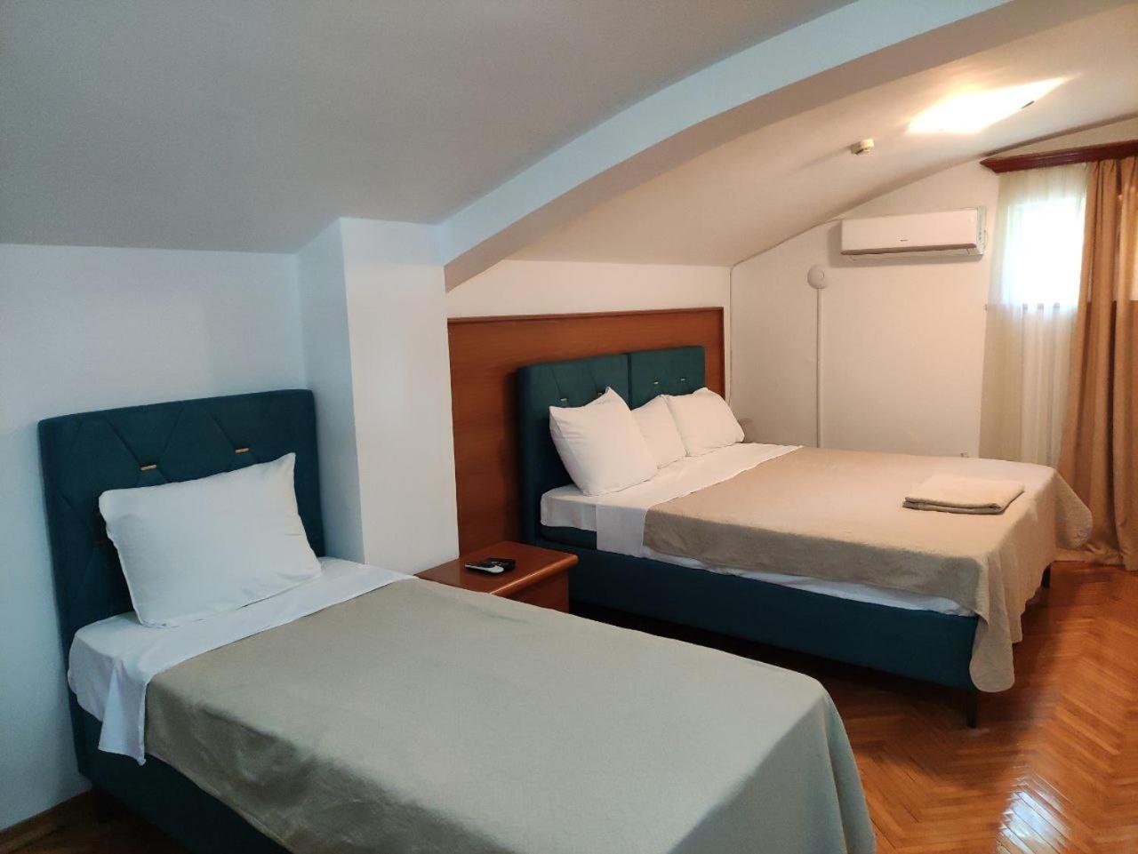 Hotel Ambasador Podgorica Exteriör bild