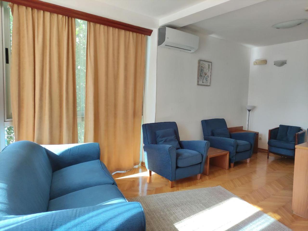 Hotel Ambasador Podgorica Exteriör bild