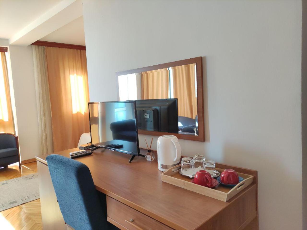 Hotel Ambasador Podgorica Exteriör bild