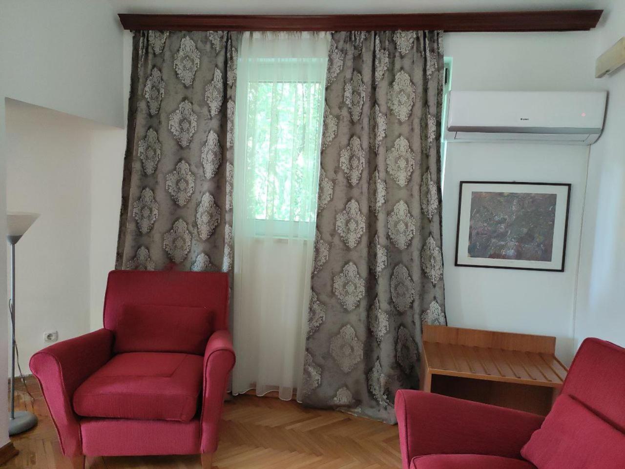 Hotel Ambasador Podgorica Exteriör bild
