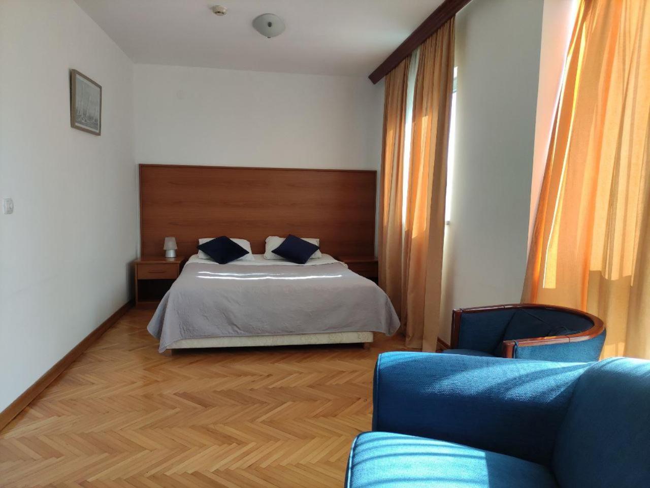 Hotel Ambasador Podgorica Exteriör bild